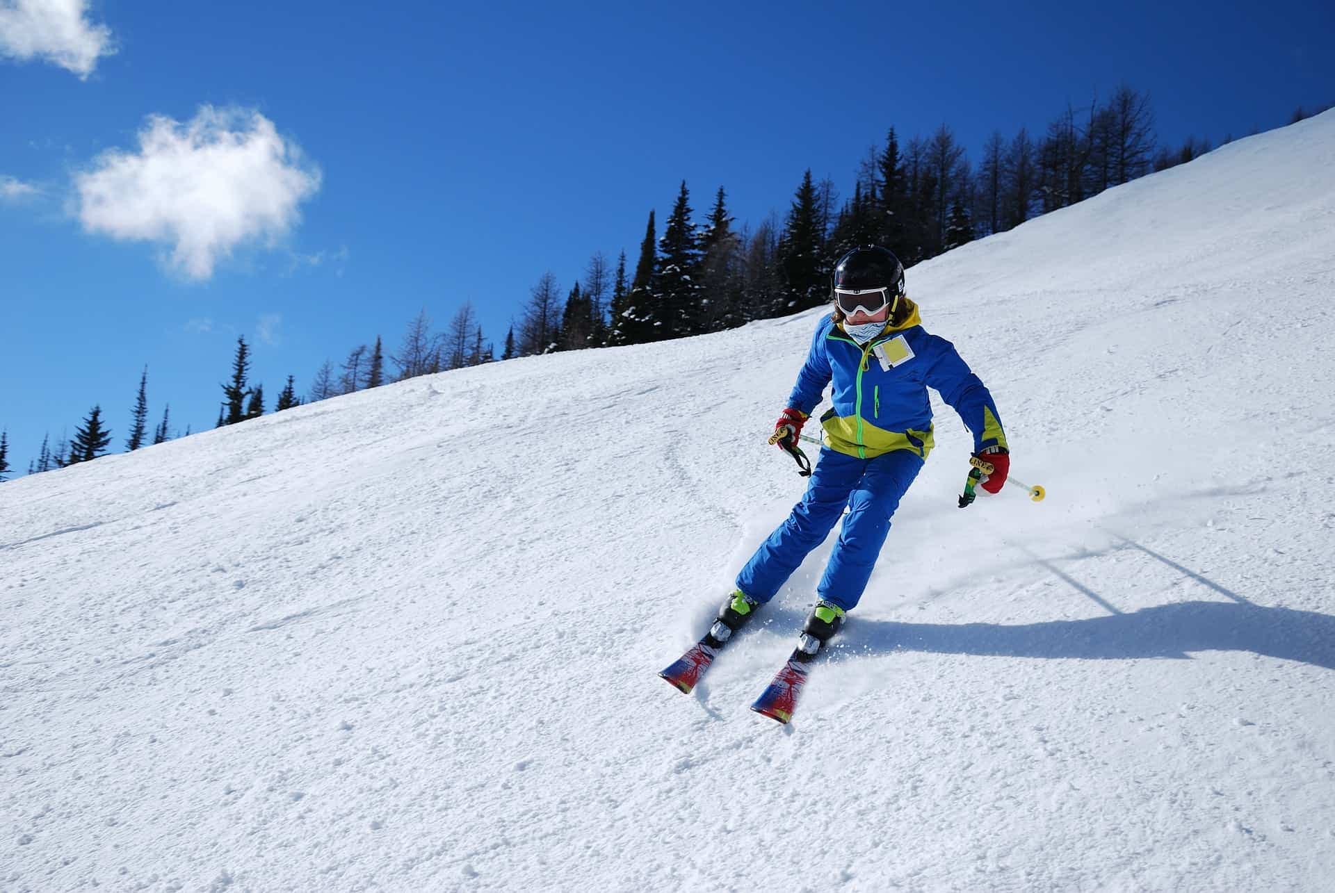 Persoon aan het skiën.