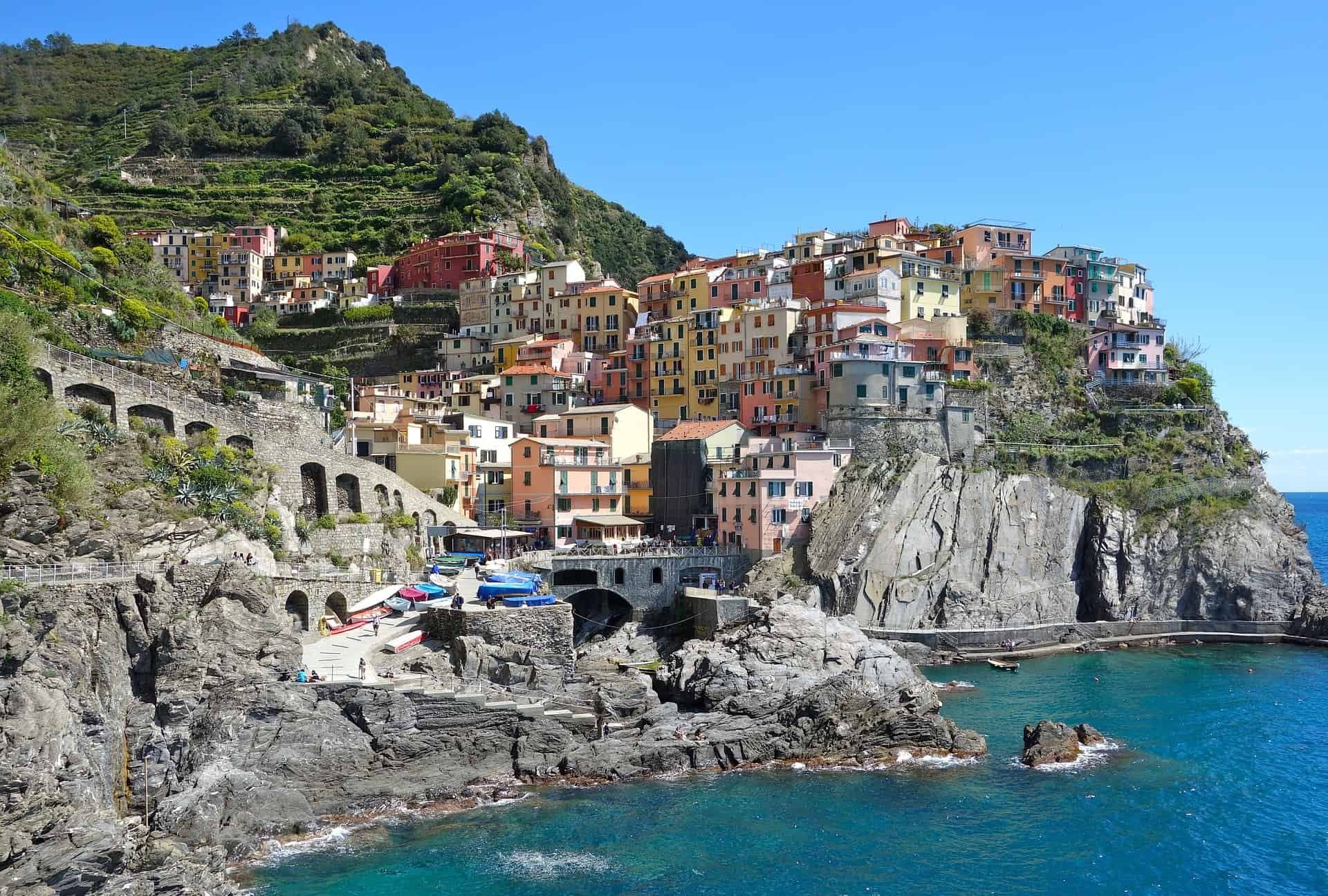 Huizen op een klef in Italië.