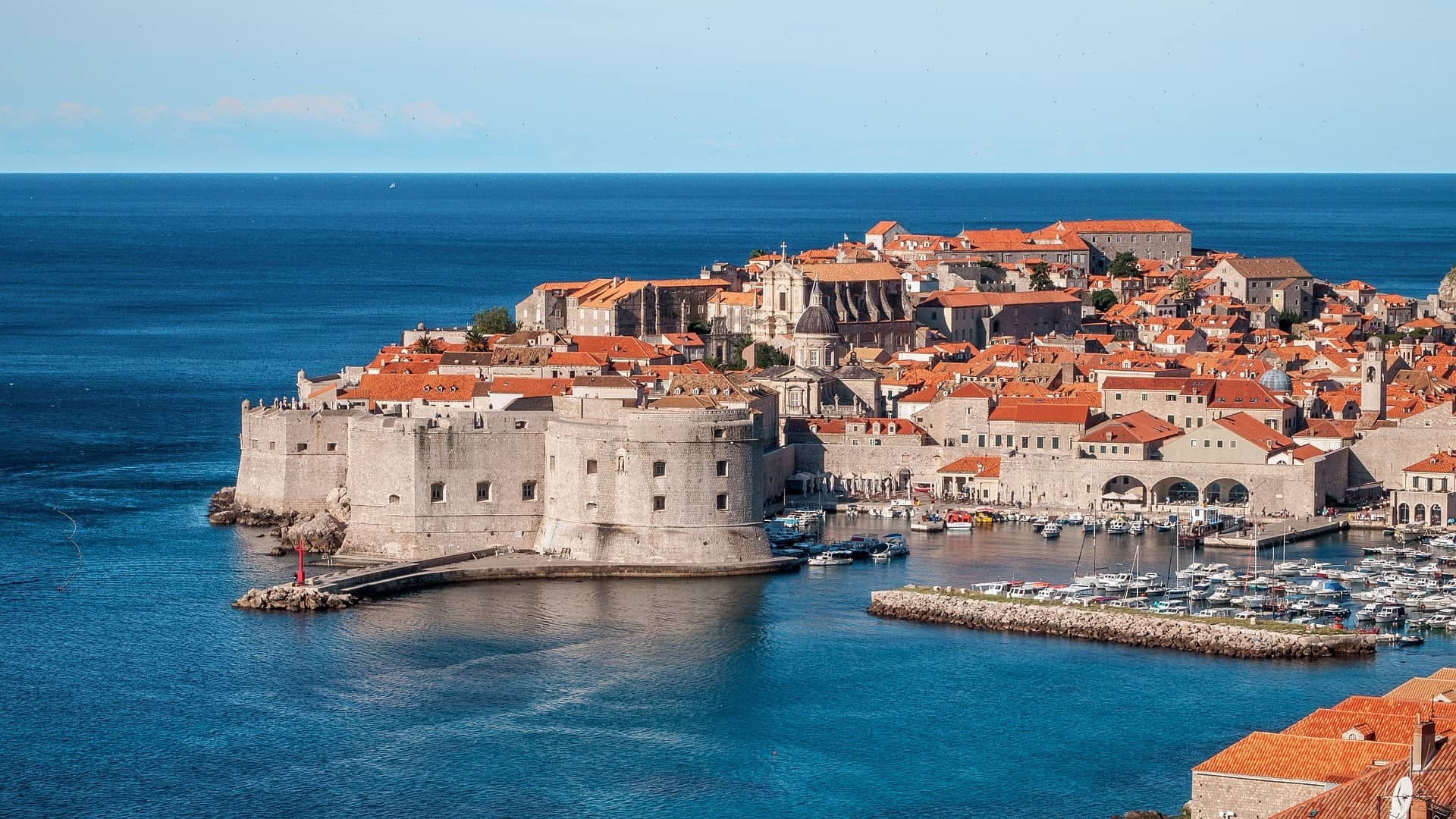 Dubrovnik stad aan het water in Kroatië.